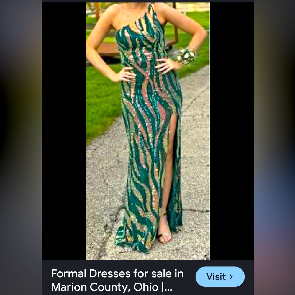Elegant Green and Gold One-Shoulder Dress